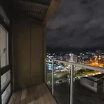 Center Escape Sleeps 8 Balcony With Views