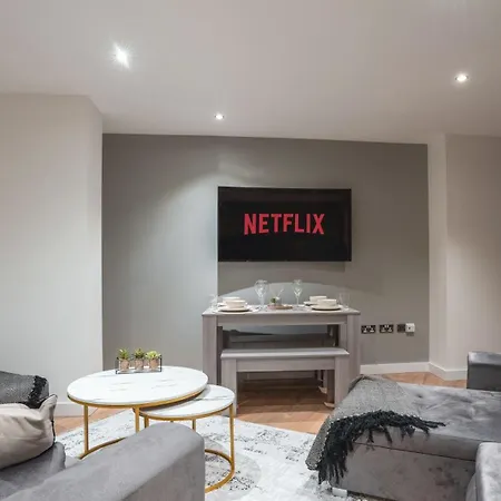 Center Escape Sleeps 8 Balcony With Views * Leeds (West Yorkshire)