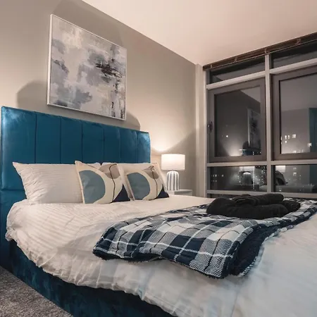 Center Escape Sleeps 8 Balcony With Views Leeds (West Yorkshire)