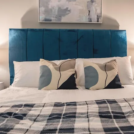 Center Escape Sleeps 8 Balcony With Views Leeds (West Yorkshire)