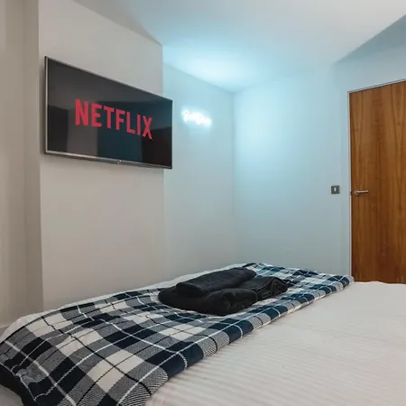 Center Escape Sleeps 8 Balcony With Views Leeds (West Yorkshire)