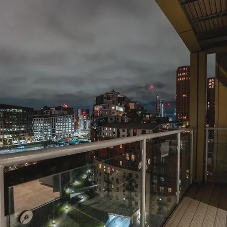 Center Escape Sleeps 8 Balcony With Views Лидс