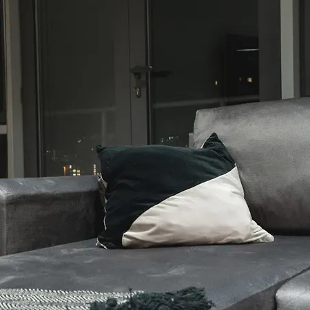 Apartment Center Escape Sleeps 8 Balcony With Views