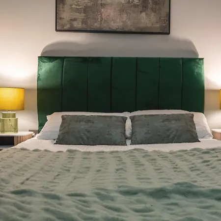 Apartment Center Escape Sleeps 8 Balcony With Views Leeds (West Yorkshire)