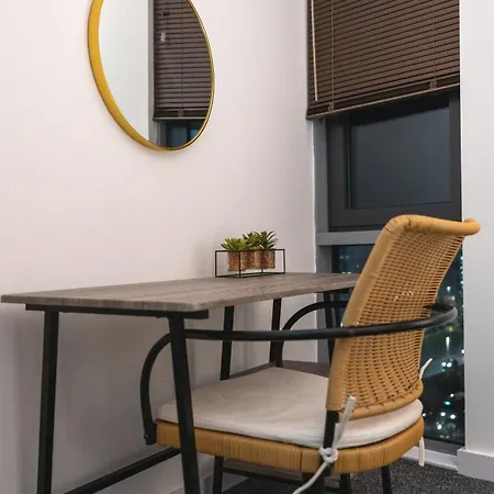 Center Escape Sleeps 8 Balcony With Views