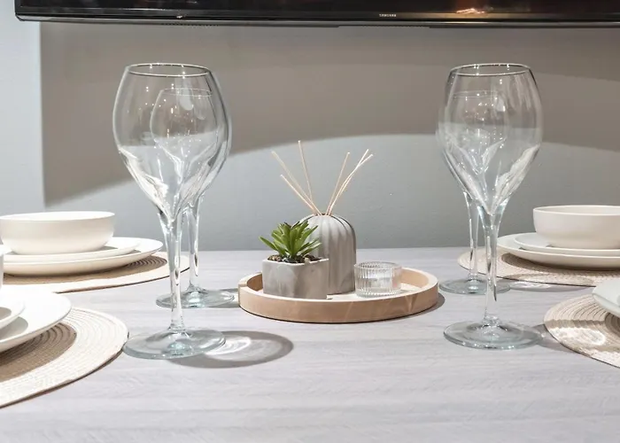 Apartment Center Escape Sleeps 8 Balcony With Views