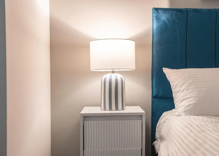 Center Escape Sleeps 8 Balcony With Views