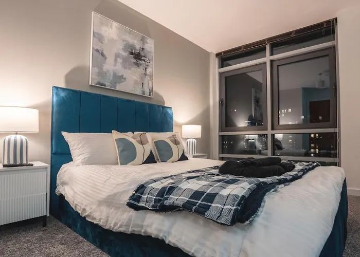 Center Escape Sleeps 8 Balcony With Views Leeds (West Yorkshire)