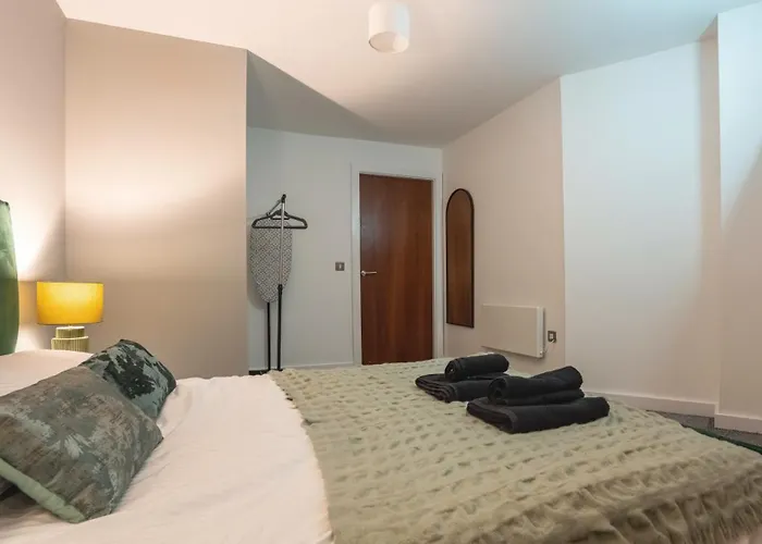 Center Escape Sleeps 8 Balcony With Views Apartment *