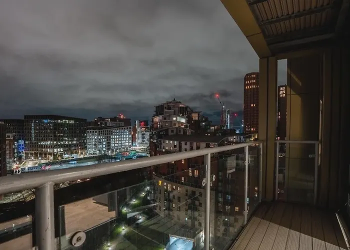 Center Escape Sleeps 8 Balcony With Views Leeds (West Yorkshire)