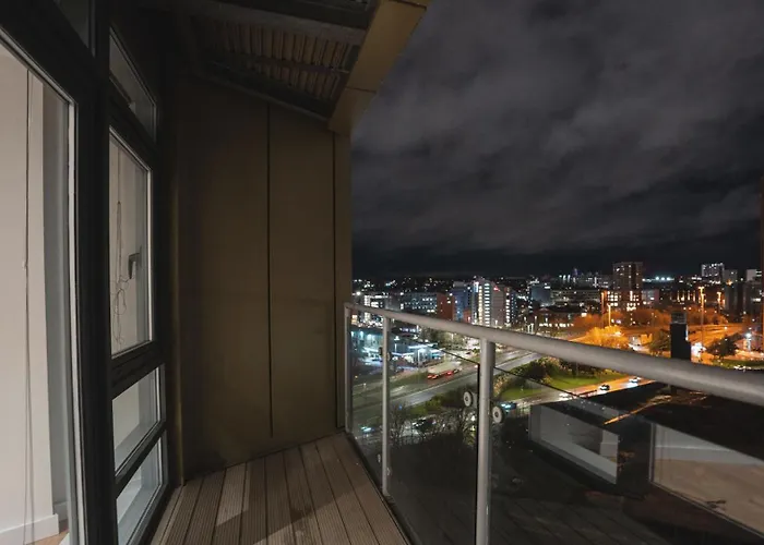 Center Escape Sleeps 8 Balcony With Views