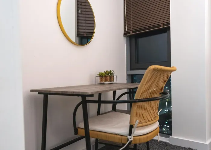 Center Escape Sleeps 8 Balcony With Views